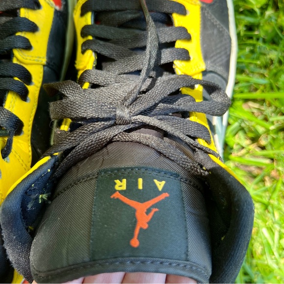 Nike Air Jordan Size 8.5 Men Red, Black and Yellow - Picture 9 of 16